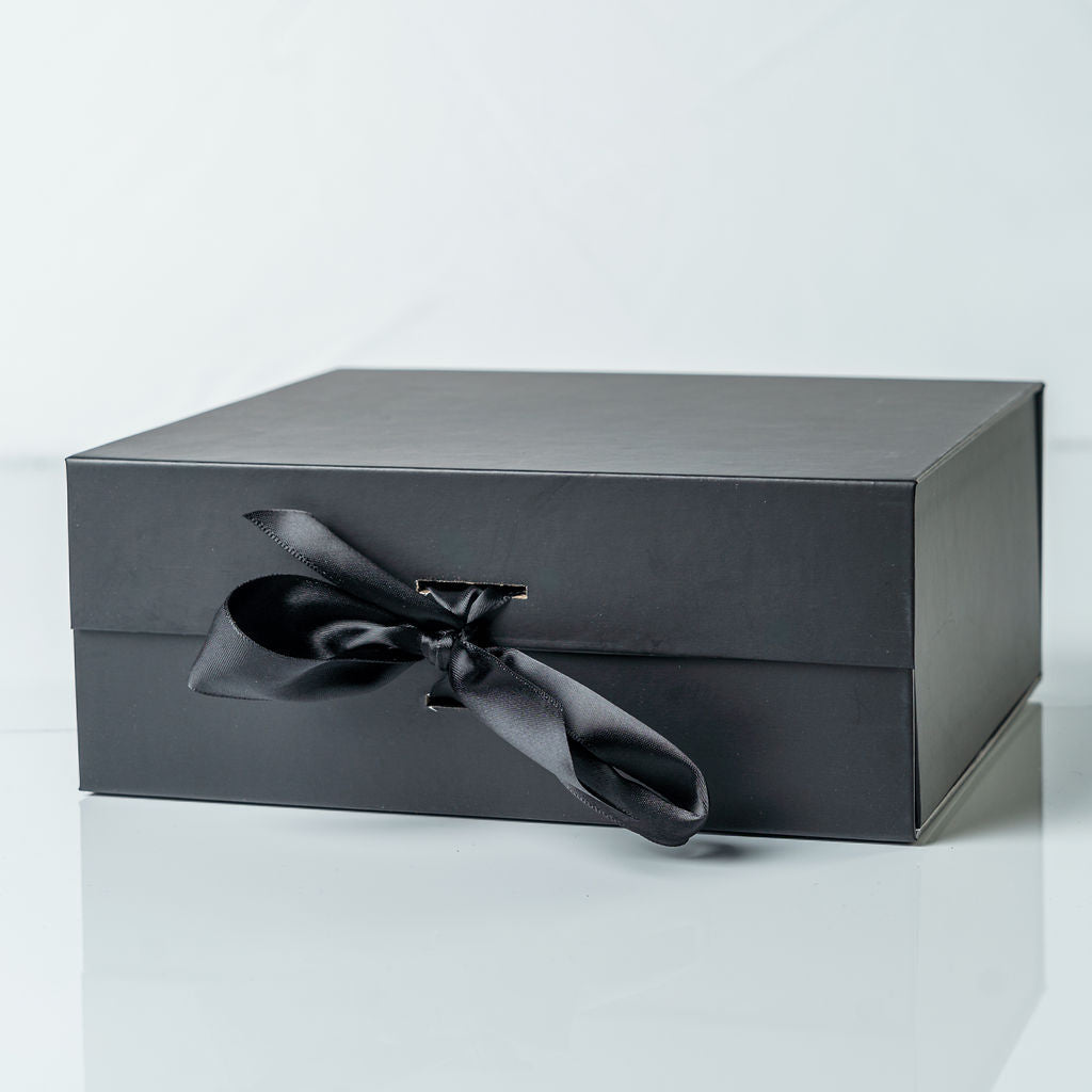 Boitage Noir a fermeture magnetique 20x18,2x8cm + ruban