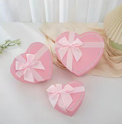 Boite en forme de coeur rose en lot 3 (16x14x6cm 18,5x17x7,5cm 22x20x9cm)