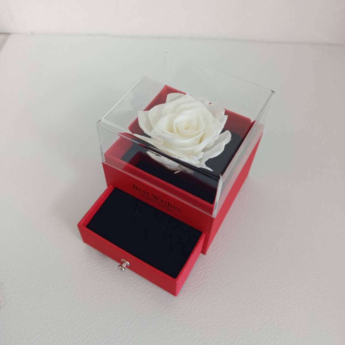 Ecrin à bijou Rouge 9x9x10cm avec rose éternel blanche dia. 5-6cm
