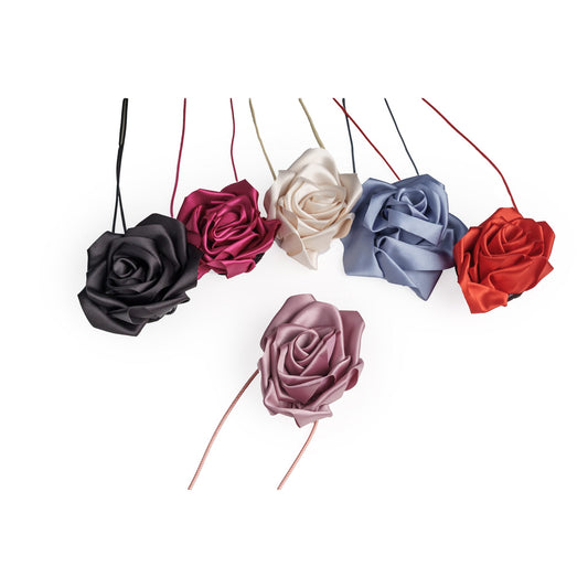 Roses tissus coloris assorties avec cordelette