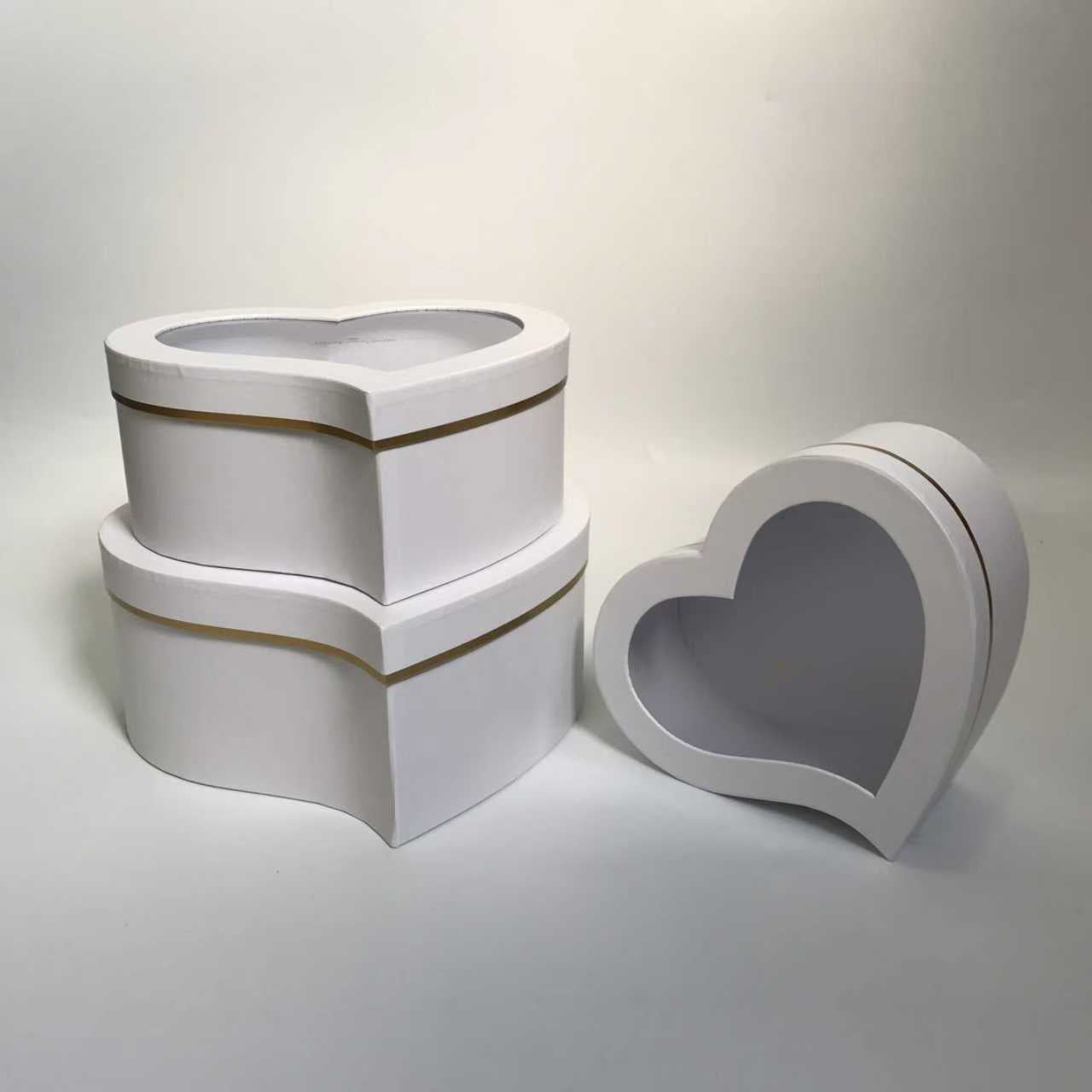Boite en forme de coeur blanche en lot 3 (24,5x21x10cm   27,5x24x11,5cm   30,6x2