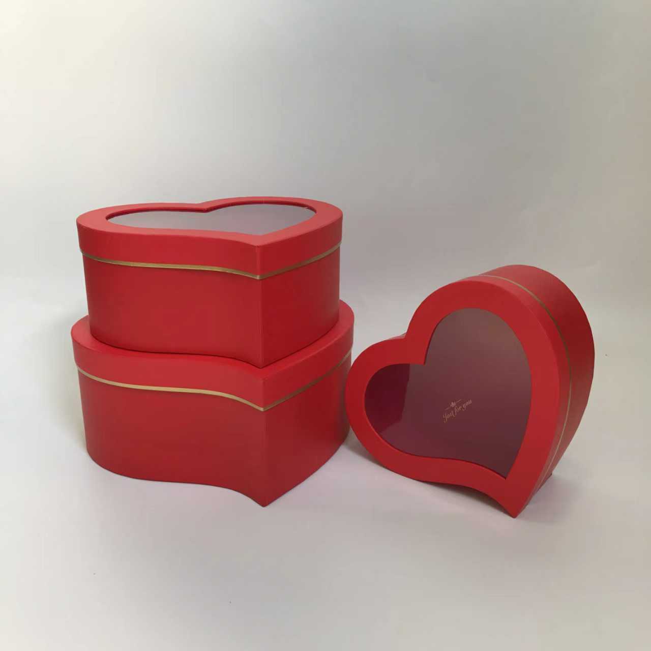 Boite en forme de coeur rouge en lot 3 (24,5x21x10cm   27,5x24x11,5cm   30,6x27,
