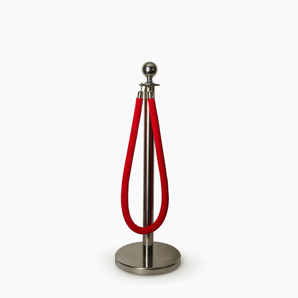 Poteau de guidage chrome avec corde rouge